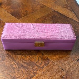 Jewelry Box organizer pink with gold closure ring holder